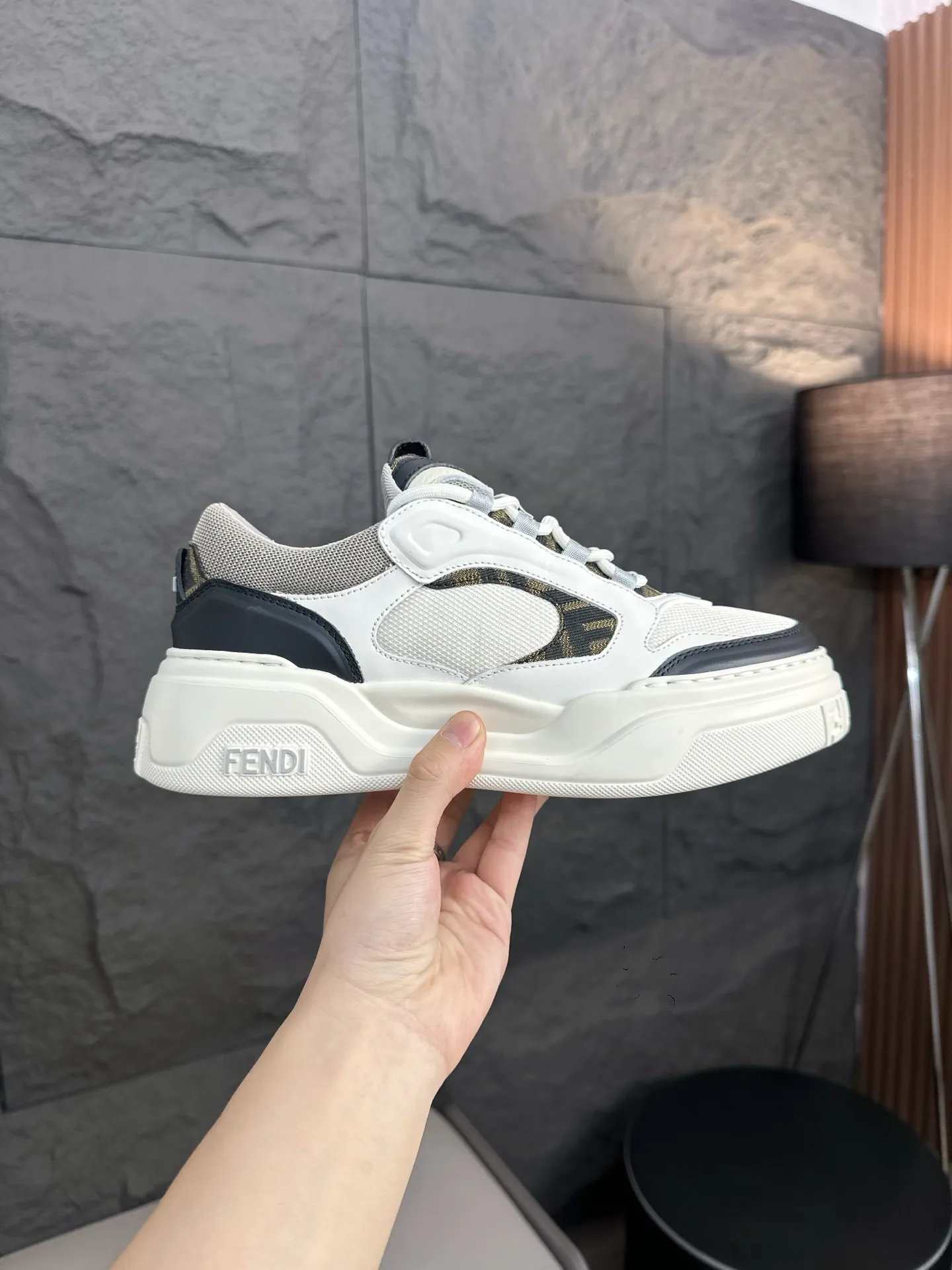 [FENDI] Fendi men's shoes 💰780💰 - High-end quality original casual sports shoes - Upper: Nappa calfskin, pebbled calfskin, tongue and heel; injection molded brand logo plastic module - Lining: brand canvas - Outsole: ultra-light T men's shoes 💰R foam rubber; molded outsole - Super high quality control, fine workmanship: highlighted (high-end, luxury, grade) -Size :39-44 (38, 45, can be customized)